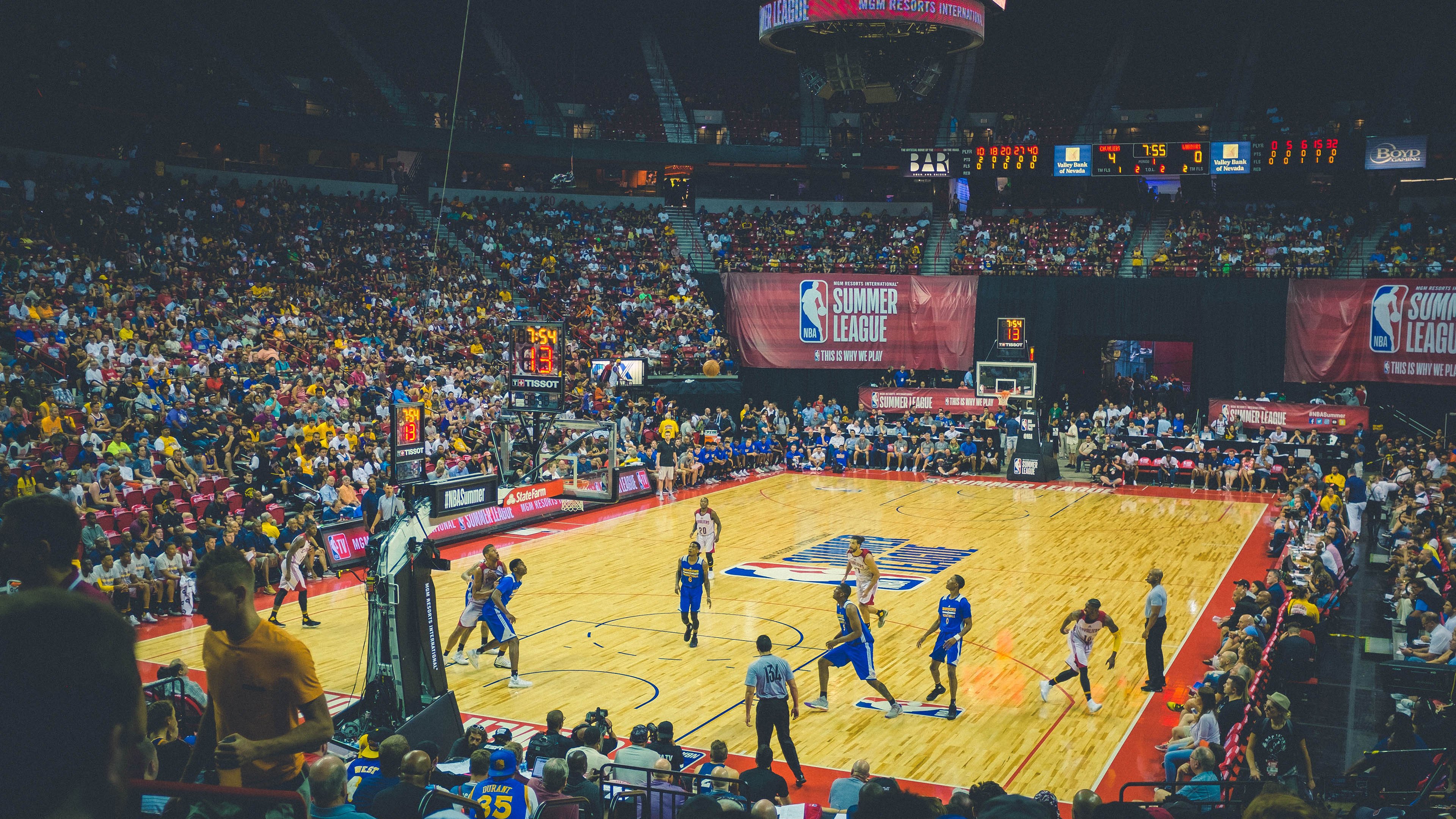 爱游戏综合娱乐-《【行业洞察】全球电竞产业链的深度布局》，世界电竞产业现状